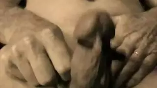 هواة صغار مقيدون ويتم اختراقهم مزدوج في إباحية قاسية