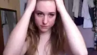 زوج الأب يfinger فتحات المراهقة الضيقة عبر شعر العانة