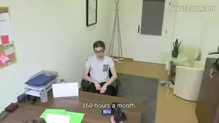 ديوث يغري مديره في العمل مراته