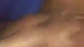 فتاة آسيوية مغرية تخلع ملابسها لعملائها الأثرياء في بث مباشر إباحي