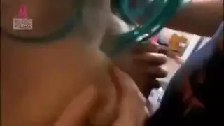 فانتازيا سكس في السيارة: مص وعمل قدم مع إيفا