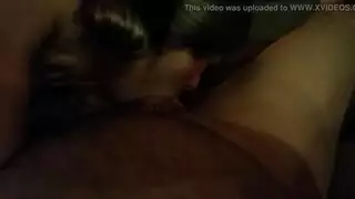 ميلف روسية بخطوط تان تبلع السائل المنوي