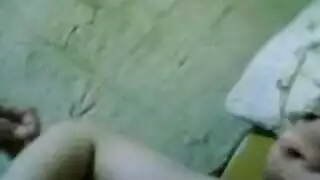 مشهد إباحي: عاهرة مصرية تتعرض للضرب بقضيب رجل أكبر سناً