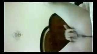 امراه تنتاط من سبع زباب وتبول من طيظا