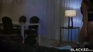 زب اسود كبير ضخم مع بنت بيضاء وملبن خانت جوزها مع زنجي