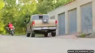 إباحية ليالي عربية: ثلاثي خليجي ساخن وجنس مزدوج