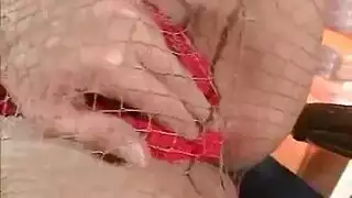 سيدة أكبر وشاب أصغر يمارسان الجنس