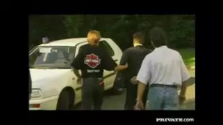 عاهرة المكتب تأخذ نيكة قاسية في كسها الضيق المبلل