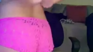 الحامل صدرها صغير تستمتع بلعق عميق من عشيقها