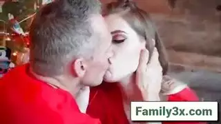 صديق نيكي سنو الغريب يملأ فتحاتها بألعاب جنسية