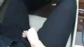 هذه العاهرات المتطابقة ترقص ثم تخضعان لإيلاج مزدوج