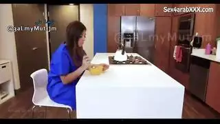 ممرضة كبيرة الصدر تُقذف بداخلها من قبل رجل عجوز شهواني