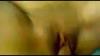 عذراء عربية تُدمر مهبلها في جنس عنيف