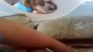 سكس نار عربي: زب كبير يملأ كسها بالسائل المنوي