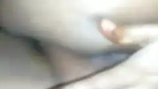 طفل صغير يخطصب طفلى صغيرى