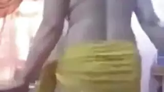 رقص مثير عاري مباشر في وكر دعارة