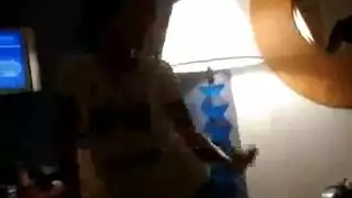 السيدة كابري العاهرة المكتبية تأخذ زب زميلها في العمل بقوة