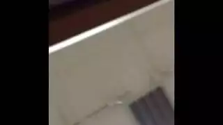 فتاة شقراء تتعرض لجنس فموي بقضيب أسود كبير مع إنهاء زيتي