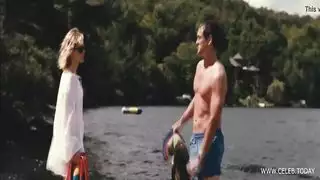 قضيب مسن في فمها، ثم عميق في مهبلها