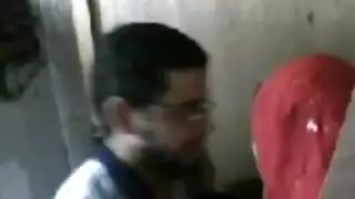 سر الرجل المتزوج: أفلام إباحية في المكتب وجنس خشن على الطاولة