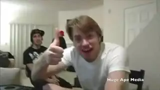 فتاة عربية مثيرة تتوسل للقضيب وتتعرض للجماع على الوجه أمام الكاميرا