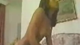 أفلام سكس مصرية قديمة: نيلي كريم في مشهد بورنو صريح