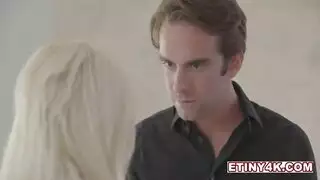 العاهرة الشقراء بايبر تتوسل لممارسة الجنس المزدوج