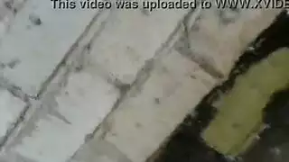 فتاة ممتلئة الجسم منقوعة في السائل المنوي بعد جنس عنيف