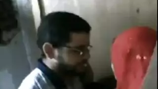 مصريه يزنق واحده في الشارع