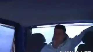 ثلاثي جنسي على الرمال مع ممثلات إباحية ودسار زجاجي