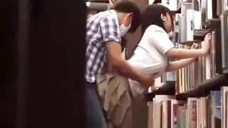 عاهرة مراهقة ذات أثداء ضخمة تتعرض للصفع خلال لقاء جنسي في المدرسة