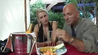 كيشا جراي ترمي المنشفة من أجل وضعية الكلب الإباحية بلا نهاية