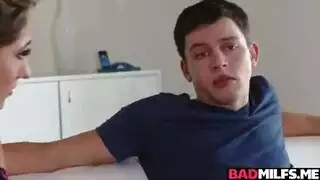 الام تعلم ابنها النيك باخته