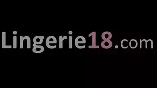 تبديل مص القضيب: أوضاع متعددة في الحمام لمشهد إباحي صريح