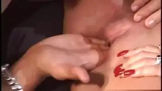 الآسيوية جيد تُدمر بقضيب أسود كبير في مصة صعبة