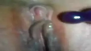 تركيز على الشرج والفرج: مفتوح ومشدود ومستعد للعمل