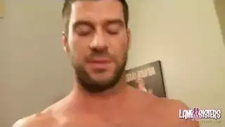 ملائكة الخطيئة: لعب ديلدو مزدوج في الكنيسة