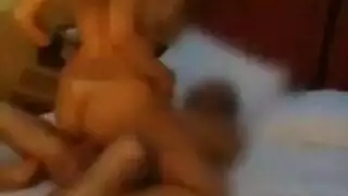 عاهرات وسائل التواصل يعرضن مهابلهن على الإنترنت