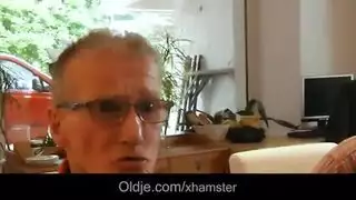 مص ثقوب المؤخرة: احتفال سحاقي مزدوج بالجنس الفموي