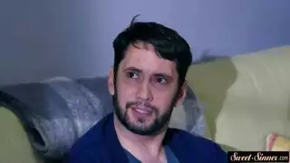 مص قضيب صلب في مشهد شهواني