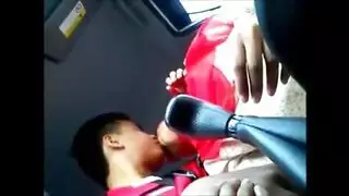 علاقة جماعية خشنة تتميز بأنات نسائية صاخبة وبي بي سي