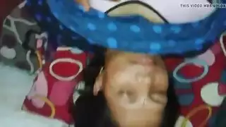 عنتيل القرية يقدم مشهد قضيب خام وعنيف