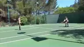 عاهرات شرجيات مراهقات: فعل خشن من الباب الخلفي