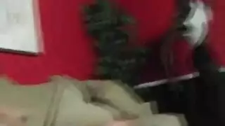 سمراء ممتلئة مشعرة تأخذ شرج قاسي