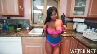 شيميل تمارس الجنس مع بنات جديد في مشهد إباحي صريح