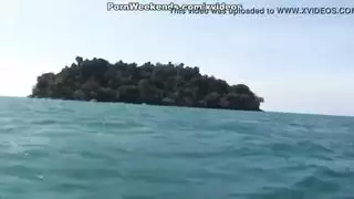 مراهقات قانونيات يأخذن قضيبًا صارمًا