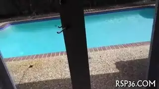 عضو كبير يضرب فتاة ممتلئة بقوة في مشهد صادم