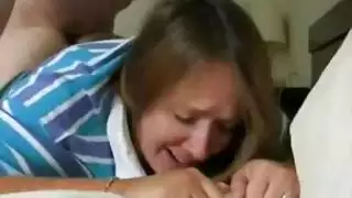 يقبلها رغما عنها