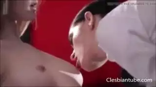 تجول في الحانات ينتهي بأخذ هذه المراهقات حمولات متعددة في فتحاتهن