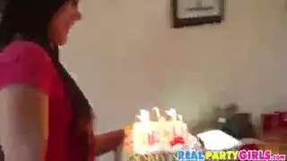 فتيات الحفلة يصبحن قذرات بعد مغامرة البار السكرى